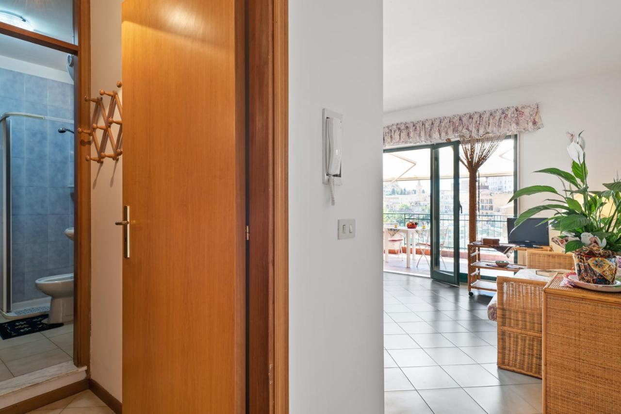 Taormina Comfortable Apartment With Terrace Exterior foto